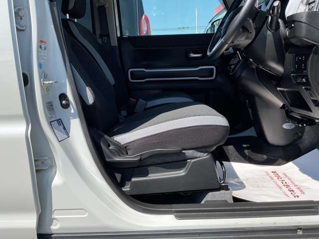 運転席シートヘタリも無く綺麗です。