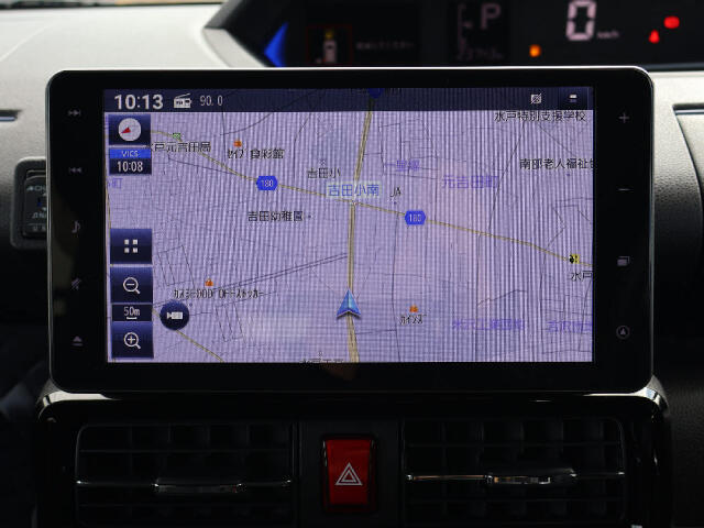 純正9インチナビゲーションついています。