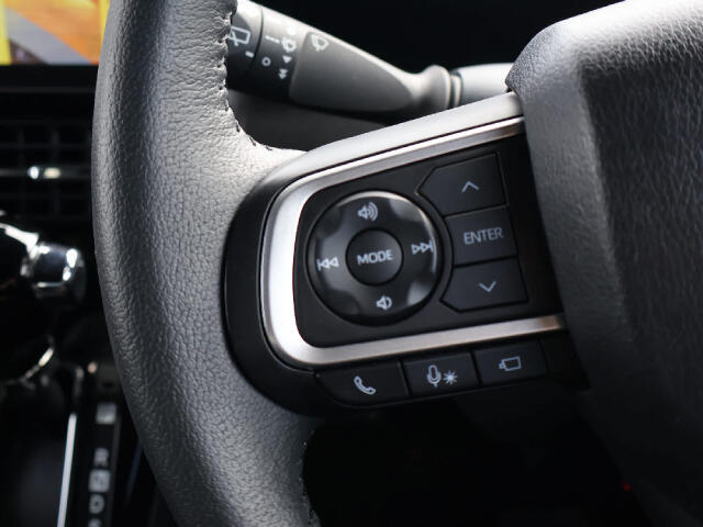 ステアリングスイッチが付いているので、走行中でもオーディオの操作が出来ます。