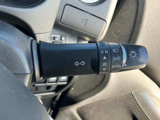 WECARSの展示場では実際に見て、触ってお車をお選びいただけます！知識の豊富な営業スタッフが様々なカーライフをご提案いたします！