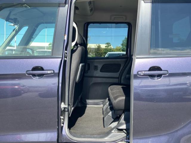 WECARSでは各商談席に大型モニターをご用意しております！見やすい大画面でゆったりと全国の在庫をご覧いただけます！是非ご来店お待ちしております！