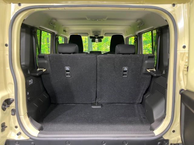 防水仕様のラゲッジは、アクティブな使用にぴったり。プールや海水浴をはじめ、キャンプやウィンタースポーツのシーンで濡れたり汚れた荷物を積み込んでも簡単にふき取ることができ、お手入れも楽々です♪