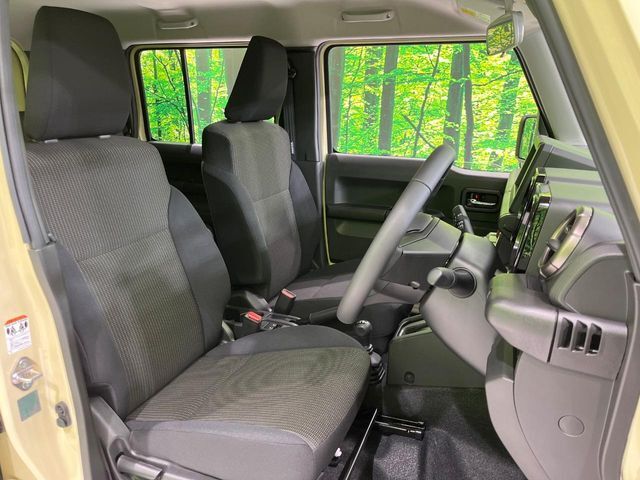 運転席シート廻りは使用感も少なく、良好な状態となっています。丁寧に使われていたことがよくわかりますね。