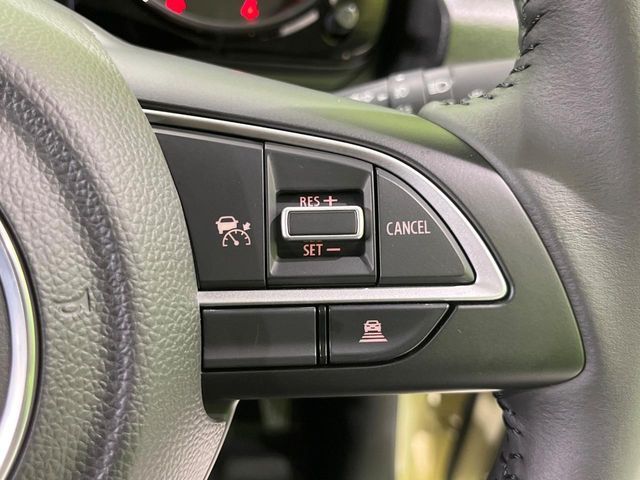 【アダプティブクルーズコントロール】高速道路での長距離走行が楽に！！自動で速度を保つクルーズコントロールが、衝突軽減システムと連携し、前方の車両を感知して車間を保つように速度調節してくれます！！