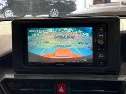 【バックカメラ】駐車時に後方がリアルタイム映像で確認できます。大型商業施設や立体駐車場での駐車時や、夜間のバック時に大活躍！運転スキルに関わらず、今や必須となった装備のひとつです！