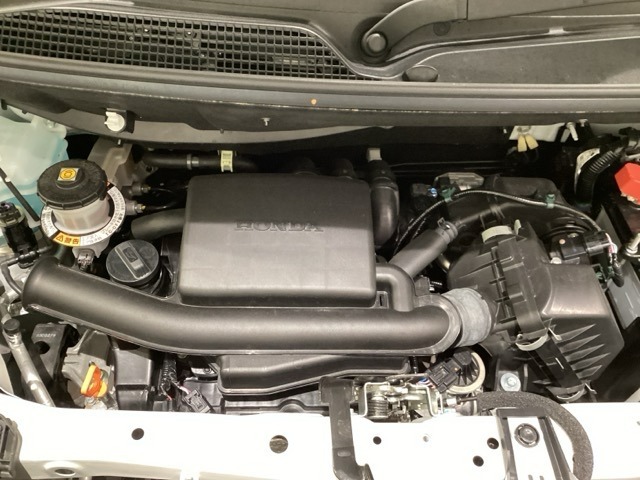 ホンダスタッフがしっかり整備して保証付きにてお渡し致します。エンジンルーム＆室内ルームともにクリーニング済みで清潔です。快適なドライブをお楽しみください。