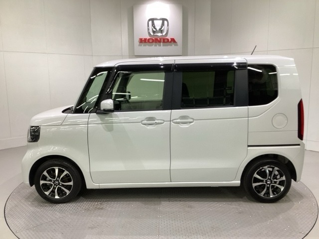 購入後も自社指定整備工場完備でお客様の愛車をしっかりサポート致します！御納車時には安全かつ安心してお乗り頂けるようホンダ専門知識を持つ整備スタッフが点検・整備・装備も説明をしてお渡ししております。