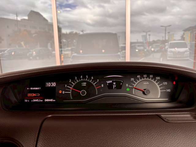 メーターも見やすいデザインとなっております。