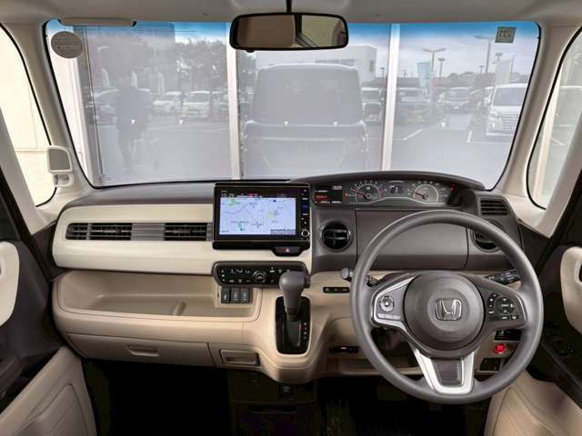 とっても視界が広くて、女性も運転しやすいお車になっております。