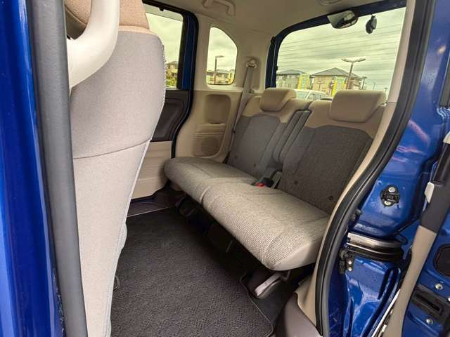 二列目シートの足元のスペースは必見です☆ゆったりくつろいでいただけます♪