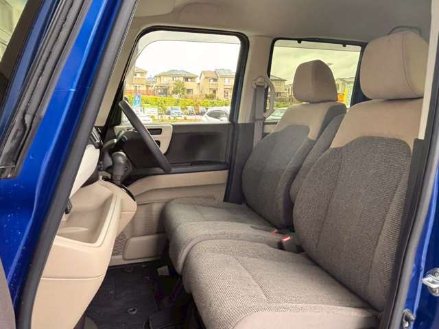 助手席周りも広くドライブが楽しくなります。