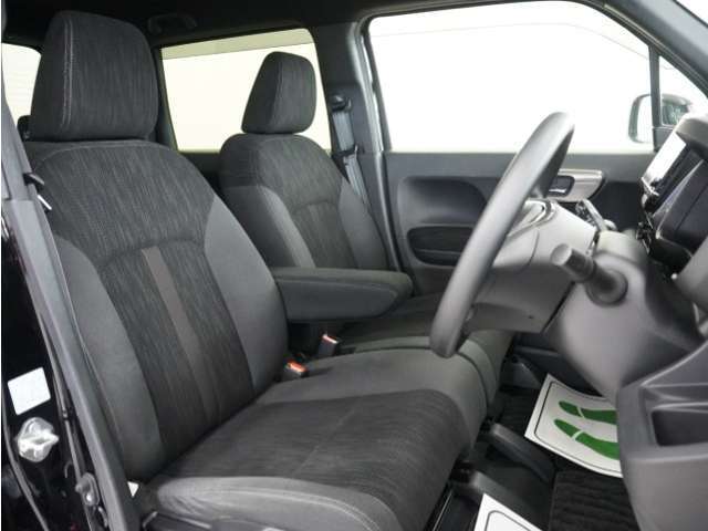 運転席のスペースはゆったりしていて、視界も広く確保されているので普段の運転からロングドライブまで快適です。