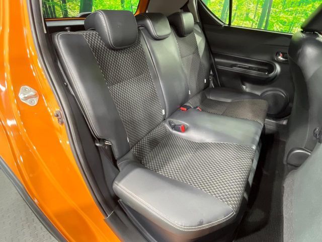 コンパクトカーですが、セカンドシートは十分な広さがあり快適にお乗りいただけます♪シートを倒して大きな荷物を積んだりと、用途の幅が広い1台です。