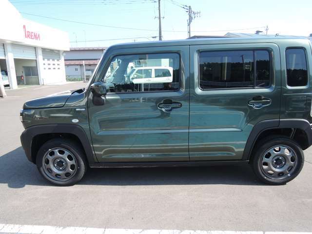 スチールホイールを装着しております。