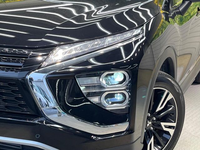 【LEDヘッドライト】悪天候や夜間走行時も良好な視界を確保し安心して運転できる高輝度LEDヘッドライトを装備！点灯速度が早く、消費電力も抑えられています。