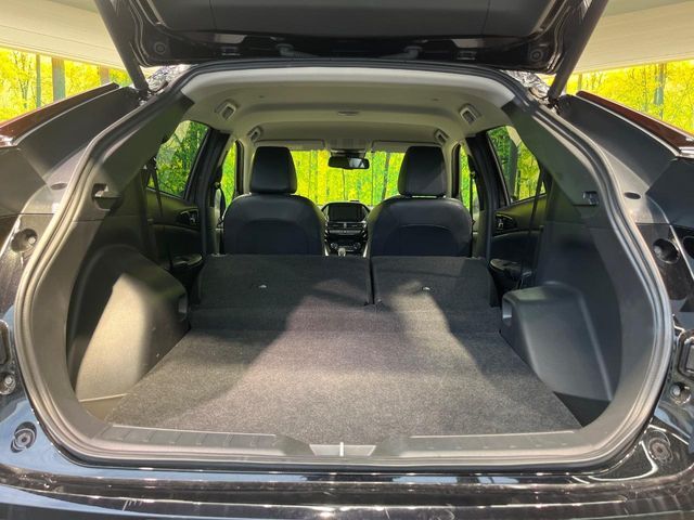 後席を格納すると、これだけの広さが！シーンに合わせたシートアレンジで、大きな荷物も積むことが出来ます♪