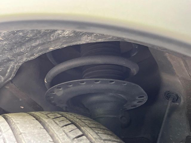 お車を安心してお乗りいただく為には、足回りの定期点検が欠かせません。サービスサポート（有償保証）では無料点検もご提供しており、安心のカーライフをお過ごしいただけるサポート体制が整っています。