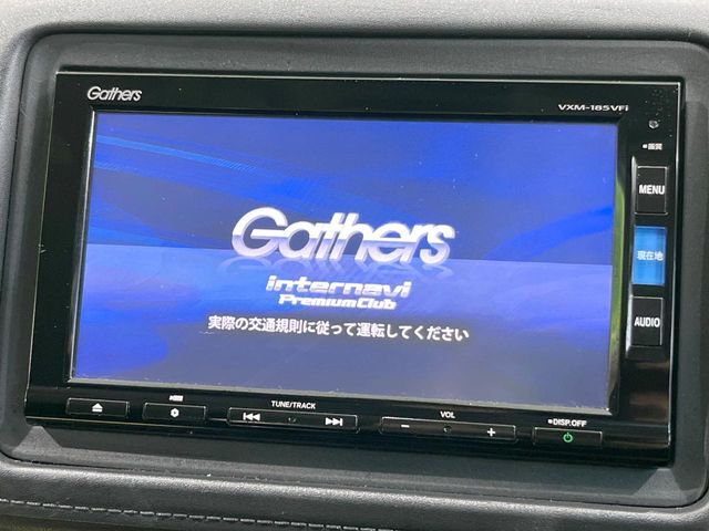【純正ナビ】人気の純正ナビを装備しております。ナビの使いやすさはもちろん、オーディオ機能も充実！キャンプや旅行はもちろん、通勤や買い物など普段のドライブも楽しくなるはず♪