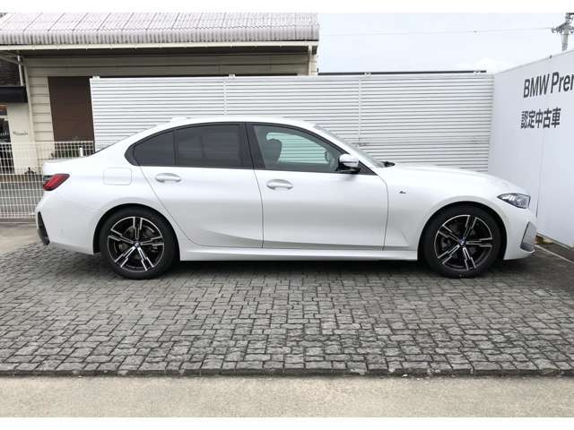 BMW専門のメカニックが100項目にも上る点検整備を徹底的に実施！ご納車後も全国の正規ディーラーで受けられる保証が付いております。MieChuoBMWでは、保障費用は車両本体価格に含まれます！