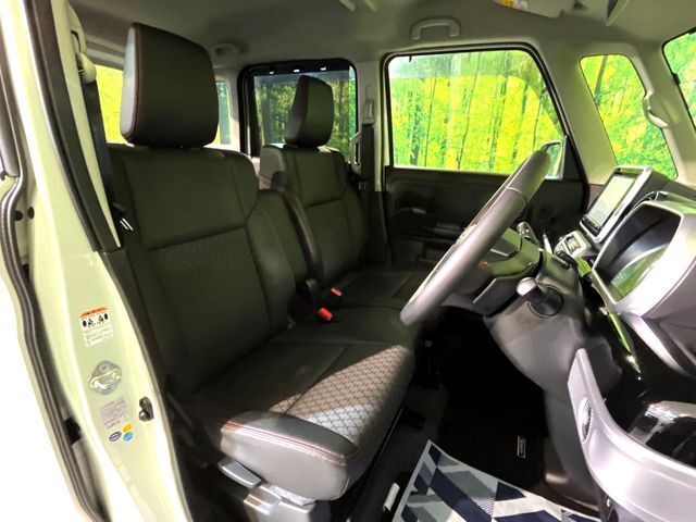 運転席シート廻りは使用感も少なく、良好な状態となっています。丁寧に使われていたことがよくわかりますね。