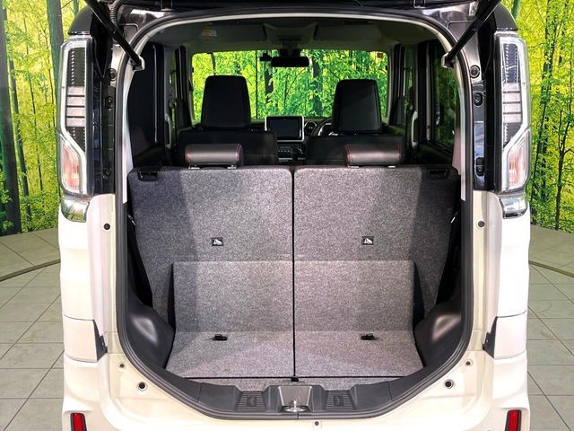 普段のお買い物や通勤、送迎等に十分な荷室スペースを確保しております。セカンドシートを倒すと、大きな荷物の積載も可能です♪