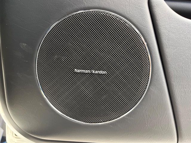 ●harman/kardonサウンドシステム：オーディオ専門メーカーが手掛けるプレミアムスピーカーを装備。多数のスピーカーから、音の粒立ちまで分かる高品質な音楽をお楽しみいただけます。