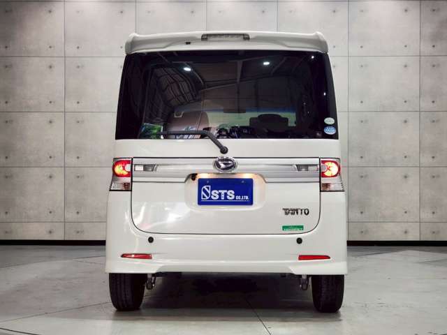 充実装備の1台入荷致しました♪ぜひ実車を見に来てください♪