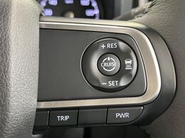 【アダプティブクルーズコントロール】高速道路での長距離走行が楽に！！自動で速度を保つクルーズコントロールが、衝突軽減システムと連携し、前方の車両を感知して車間を保つように速度調節してくれます！！