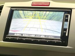 【バックカメラ】駐車時に後方がリアルタイム映像で確認できます。大型商業施設や立体駐車場での駐車時や、夜間のバック時に大活躍！運転スキルに関わらず、今や必須となった装備のひとつです！