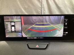 狭い場所での駐車やすれ違いなどでより的確な運転操作に役立つ360°ビューモニターが装備されています。