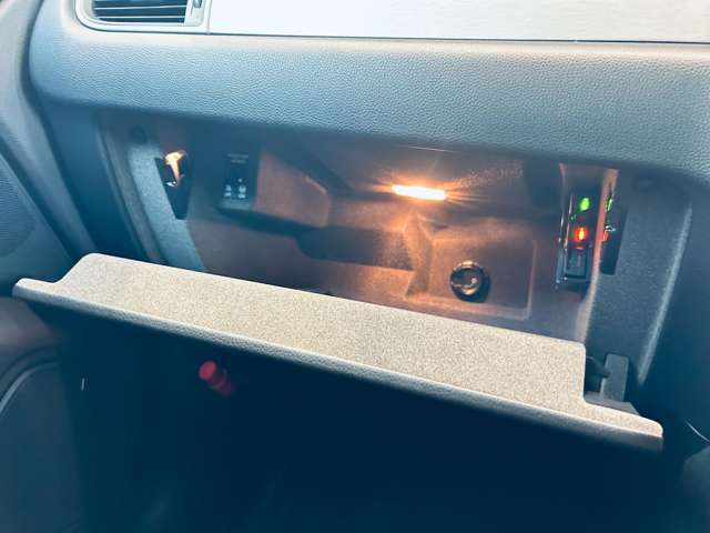 ご遠方の場合でも、下取り車両の金額を概算でお出しすることは可能でございます。車検証をお手元に、走行距離をご確認の上お問い合わせくださいませ。