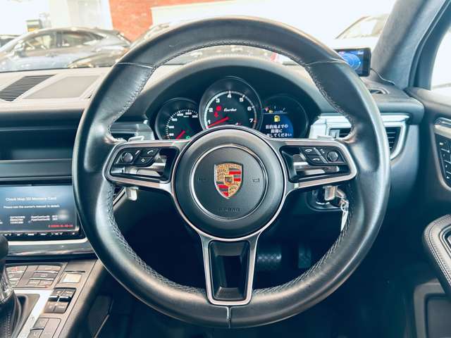 安心してカーライフを始めていただく事ができるよう、納車前にディーラー整備工場もしくは熟練メカニックが在籍する整備工場にて点検を行ない、必要な整備を実施致します。
