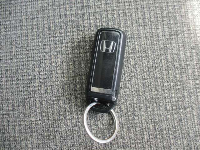 キーフリーなので、カギの持ち運びも楽々♪♪大きい荷物も持っていても開け閉め楽々です！！