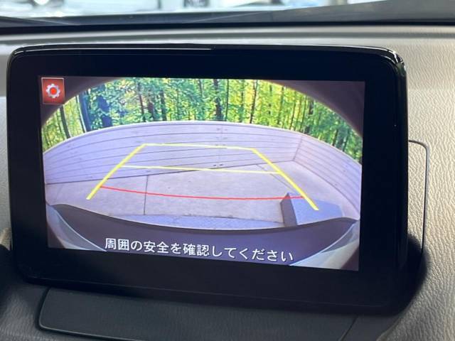 【バックカメラ】駐車時に後方がリアルタイム映像で確認できます。大型商業施設や立体駐車場での駐車時や、夜間のバック時に大活躍！運転スキルに関わらず、今や必須となった装備のひとつです！