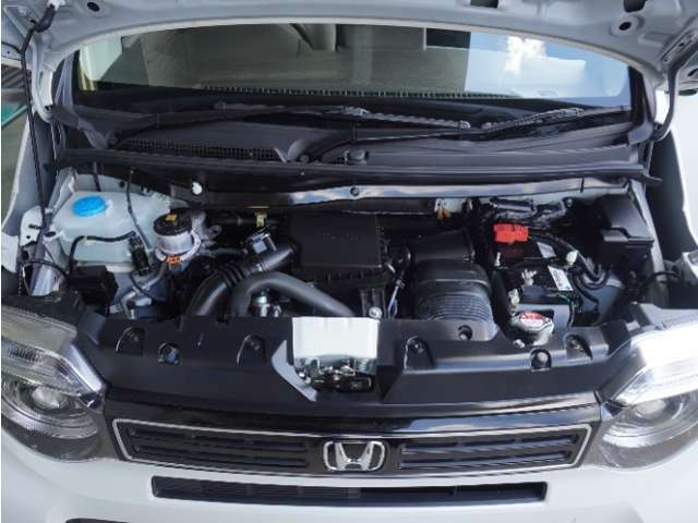 ◆エンジンルーム◆車の心臓部分のエンジンルームが汚いとトラブルの基になります。当店は専用の液剤を使って徹底的に綺麗にします。