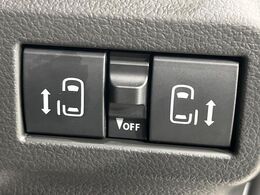 【両側パワースライドドア】スマートキーや運転席のスイッチで後席両側スライドドアの開閉が可能♪電動だから力を入れてドアを開ける必要が無く、小さなお子様でも簡単に開け閉めでき快適です♪