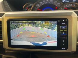 【バックカメラ】駐車時に後方がリアルタイム映像で確認できます。大型商業施設や立体駐車場での駐車時や、夜間のバック時に大活躍！運転スキルに関わらず、今や必須となった装備のひとつです！
