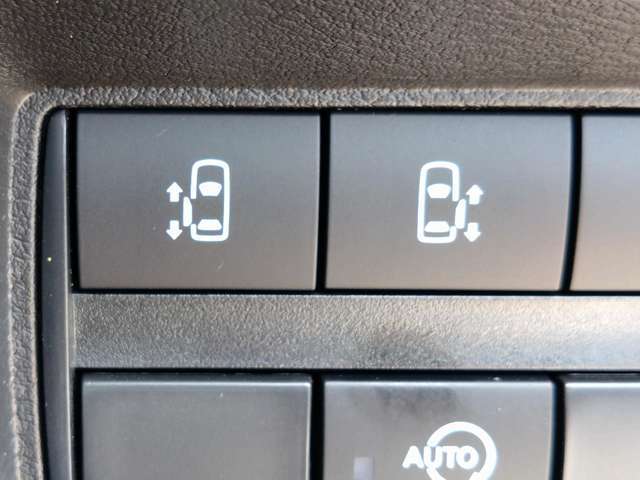 オートスライドドアは、運転席前にあるスイッチの操作でもオート開閉ができ、とても便利です。