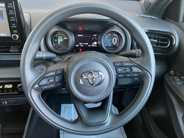 毎日触れるハンドル部分もキレイに保たれています♪もちろん安全を守るエアバックも装備しているので、安心です！