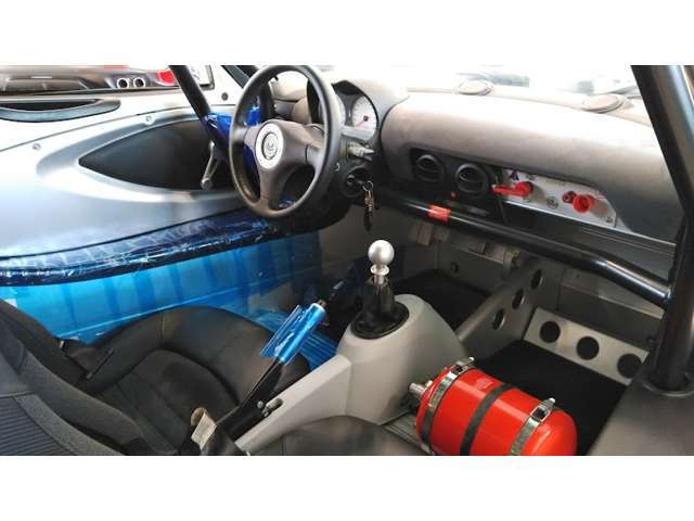 乗り出し迄の車検に関しましては、3点ベルトの装着などご実費発生致します。特殊車にてお客様のご相談にてメンテナンス致します。※新車当時2005年製造のタイヤ装着です。