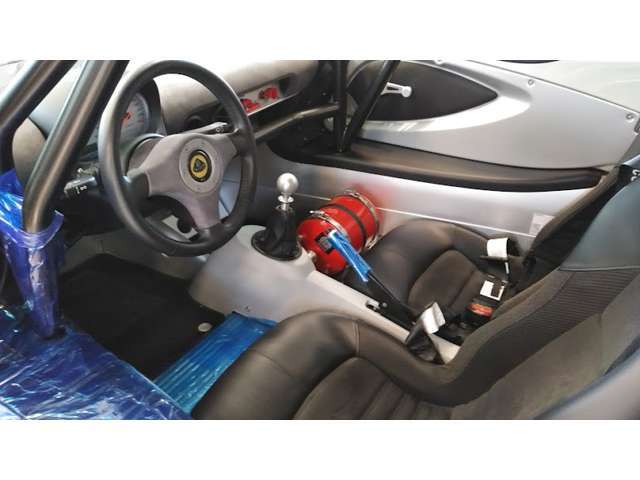 新車並行車・左ハンドル・6速マニュアル