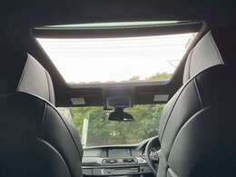 人気オプションのサンルーフ装備車です！