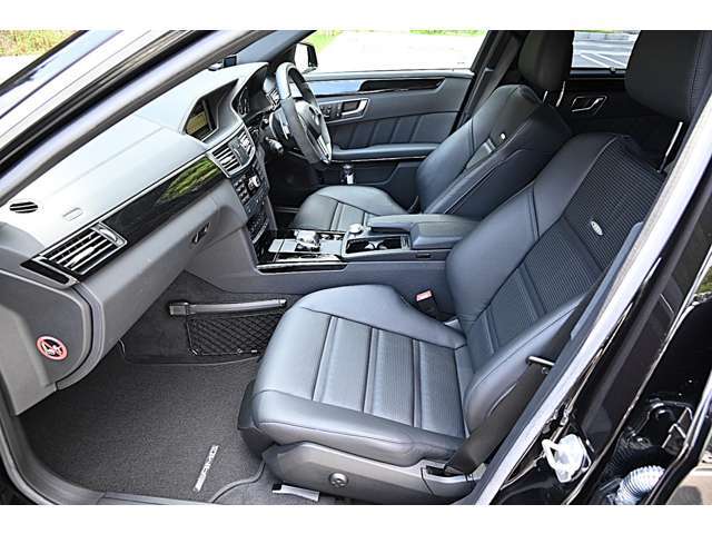 AMGパフォーマンスパッケージ 右ハンドル　実質ワンオーナー　ユーザー買取車　クロレザーシート　シートヒーター　　パワーシート　純正ナビ　バックカメラ　ETC　キセノンヘッドライト　ハーマンカードンサウンド