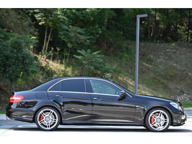 AMGパフォーマンスパッケージ 右ハンドル　実質ワンオーナー　ユーザー買取車　クロレザーシート　シートヒーター　　パワーシート　純正ナビ　バックカメラ　ETC　キセノンヘッドライト　ハーマンカードンサウンド