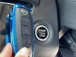 【パワースライドドア】スマートキーや運転席のスイッチで後席両側スライドドアの開閉がその場で可能です。電動ですのでお子様も簡単に開けることができます。