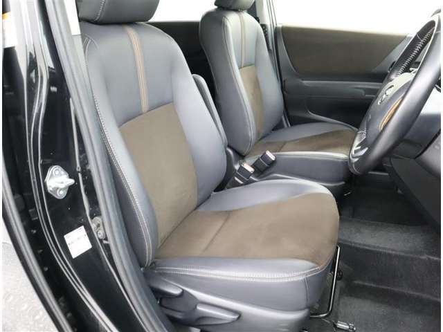 ＜運転席＞まるで自宅に居るようにリラックスできる運転席です。外の喧騒を忘れさせてくれますね。見やすいメーターと操作しやすいスイッチ類もいいですね.