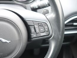 【全車速対応アダプティブクルーズコントロール】ミリ波レーダー+ステレオカメラ+赤外線により前方車輌を認識し、高速道路などの自動車専用道路や渋滞時などではドライバーの負担を大幅に軽減してくれます。