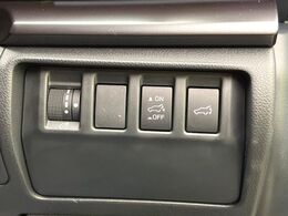 【パワーバックドア】スマートキーや運転席のボタンを押すだけでリアゲートが自動で開閉します！荷物を持っている時や、高い位置にあるバックドアを閉める際に便利な機能です♪