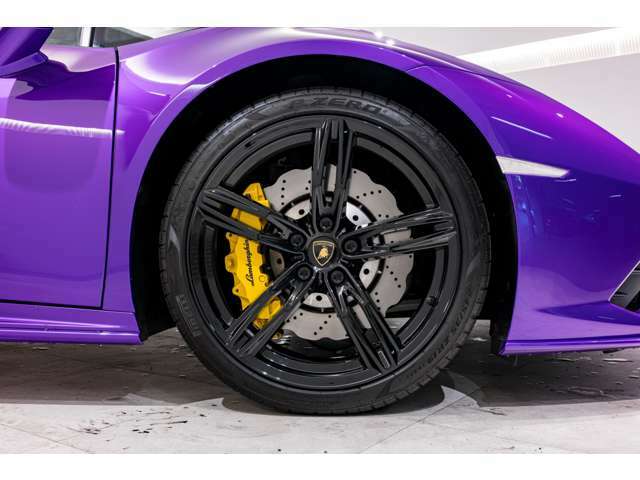 yellow brakes calipers