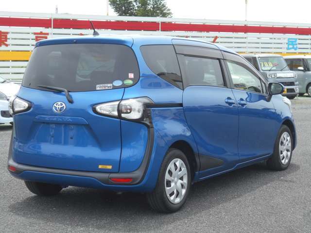 乗用車・RV車専用リフトを7台設置。幅広い車種に対応した整備が可能です